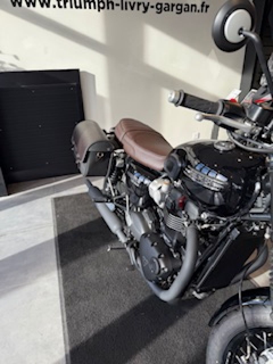 TRIUMPH Bonneville T120 Black 4