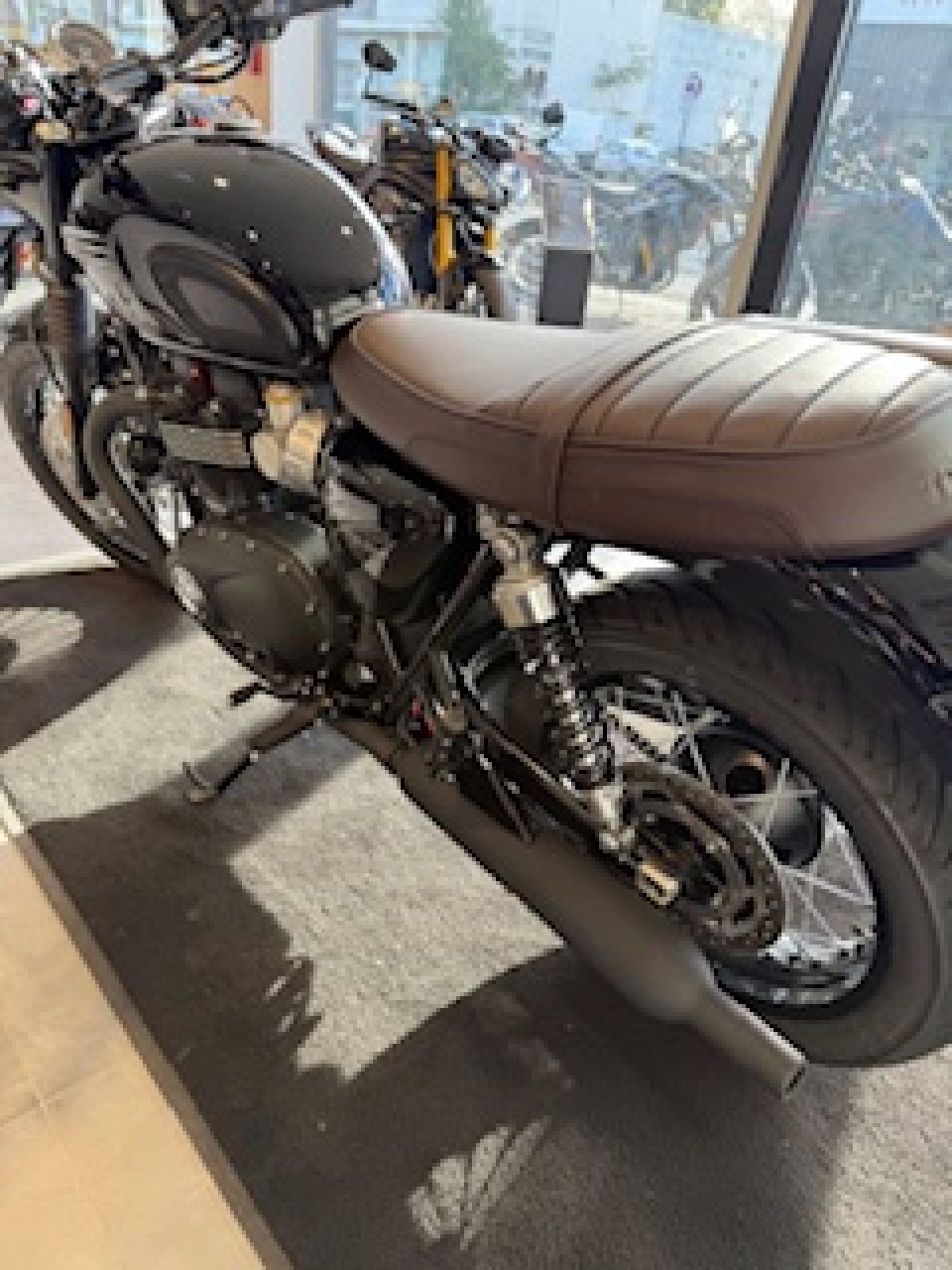 TRIUMPH Bonneville T120 Black 4
