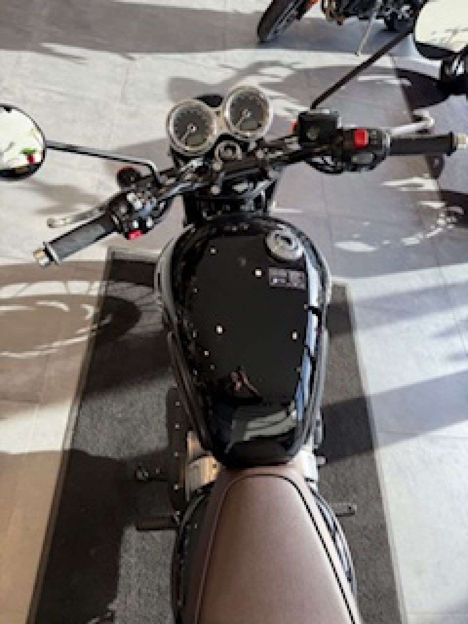 TRIUMPH Bonneville T120 Black 4