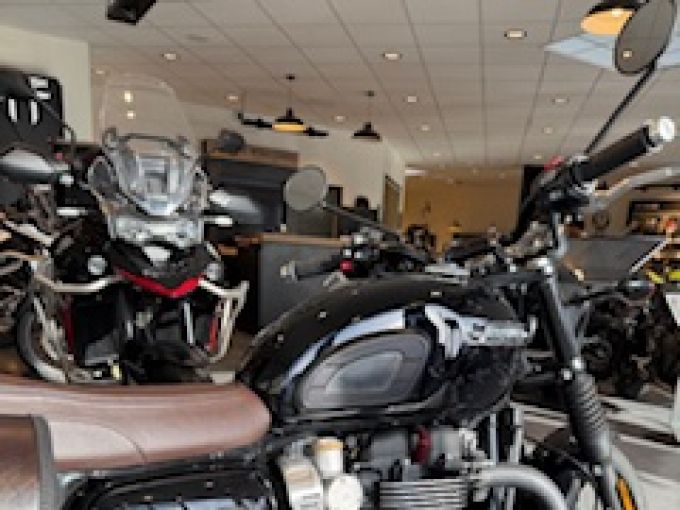 TRIUMPH Bonneville T120 Black 4