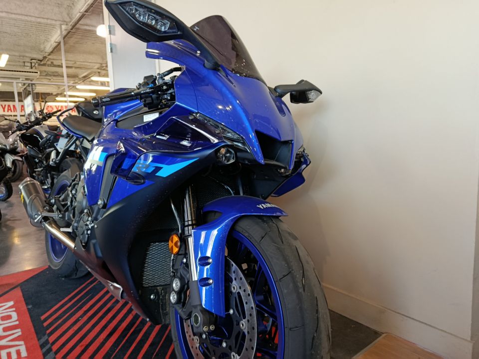YAMAHA YZF 1000 R1 4