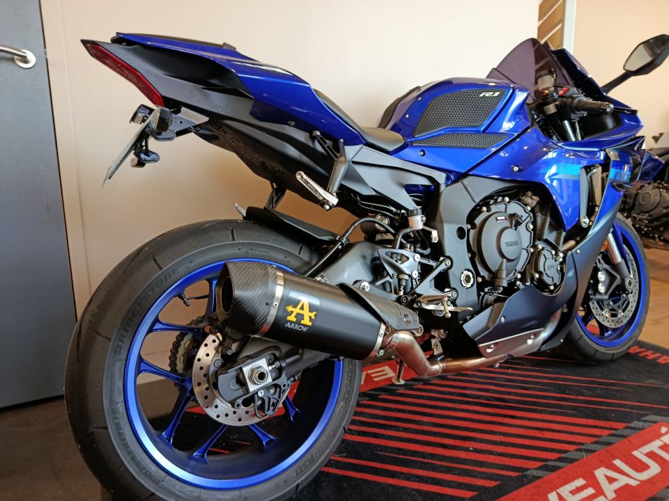 YAMAHA YZF 1000 R1 4