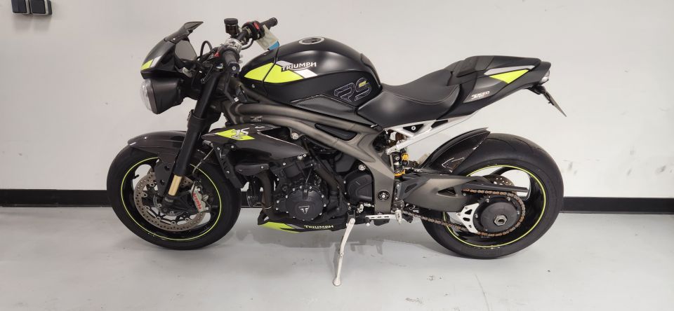 TRIUMPH SPEED TRIPLE 1050 RS 4