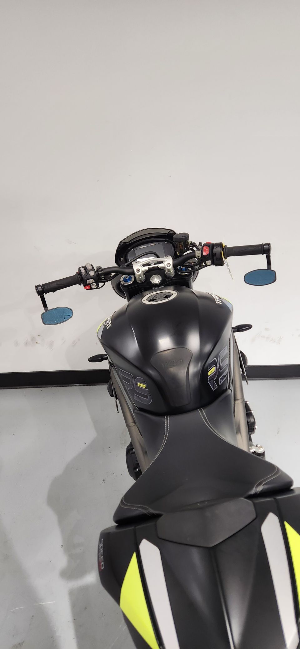 TRIUMPH SPEED TRIPLE 1050 RS 4