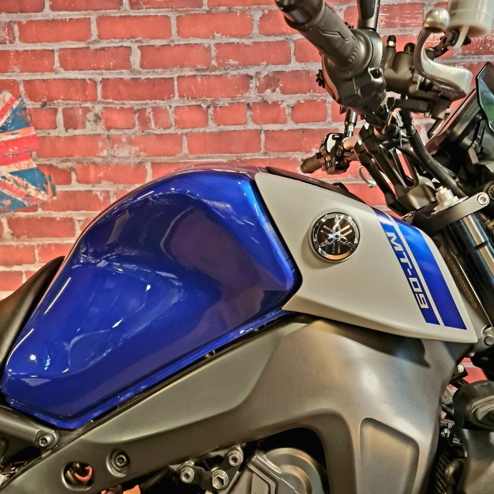 YAMAHA MT-09 4