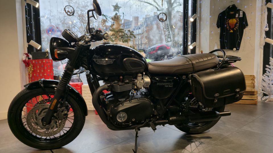 TRIUMPH Bonneville T120 Black 4