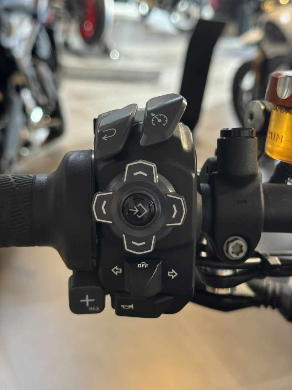 KTM 1290 SUPER DUKE R EVO 4