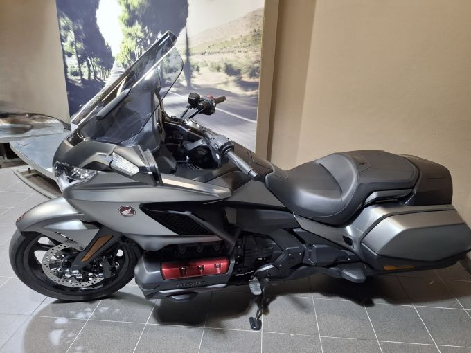 HONDA GL 1800 GOLDWING DCT 4
