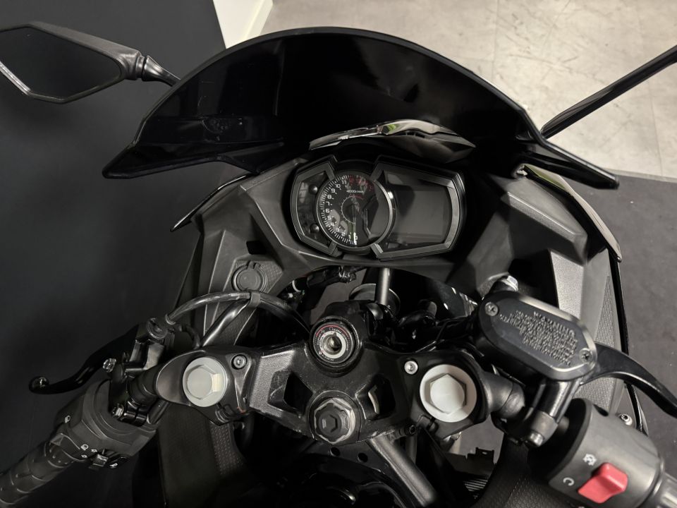 KAWASAKI NINJA 400 4