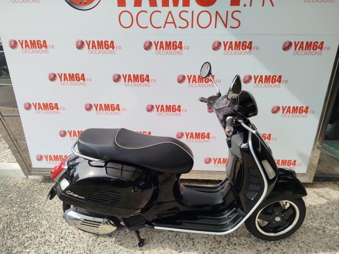 VESPA GTS SUPER 4