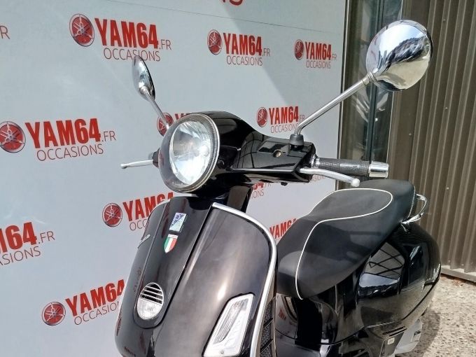 VESPA GTS SUPER 4