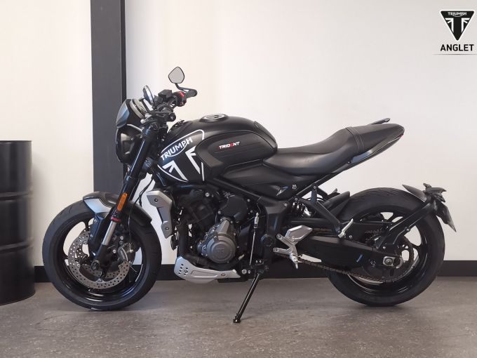 TRIUMPH TRIDENT 660 4