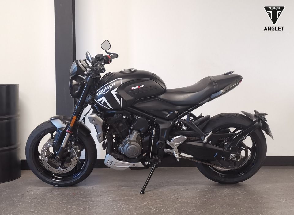TRIUMPH TRIDENT 660 4