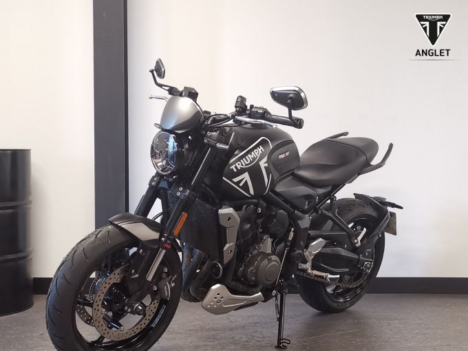 TRIUMPH TRIDENT 660 4