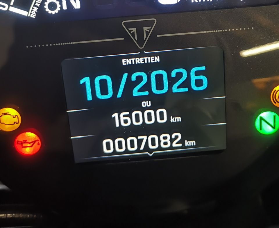 TRIUMPH TRIDENT 660 4