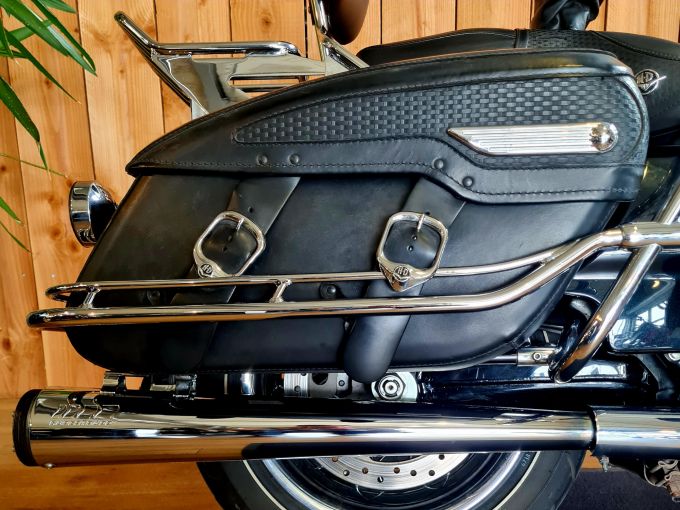 HARLEY-DAVIDSON TOURING ROAD KING 1690 CLASSIC 4