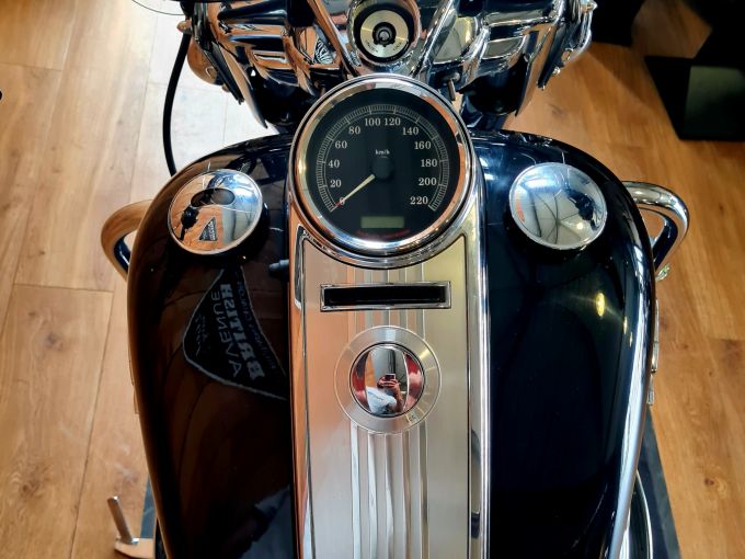 HARLEY-DAVIDSON TOURING ROAD KING 1690 CLASSIC 4