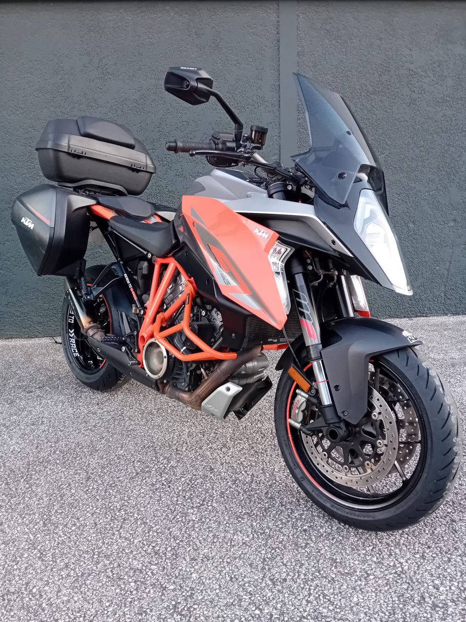 KTM 1290 SUPER DUKE GT 4