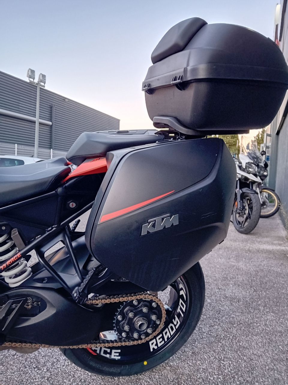 KTM 1290 SUPER DUKE GT 4