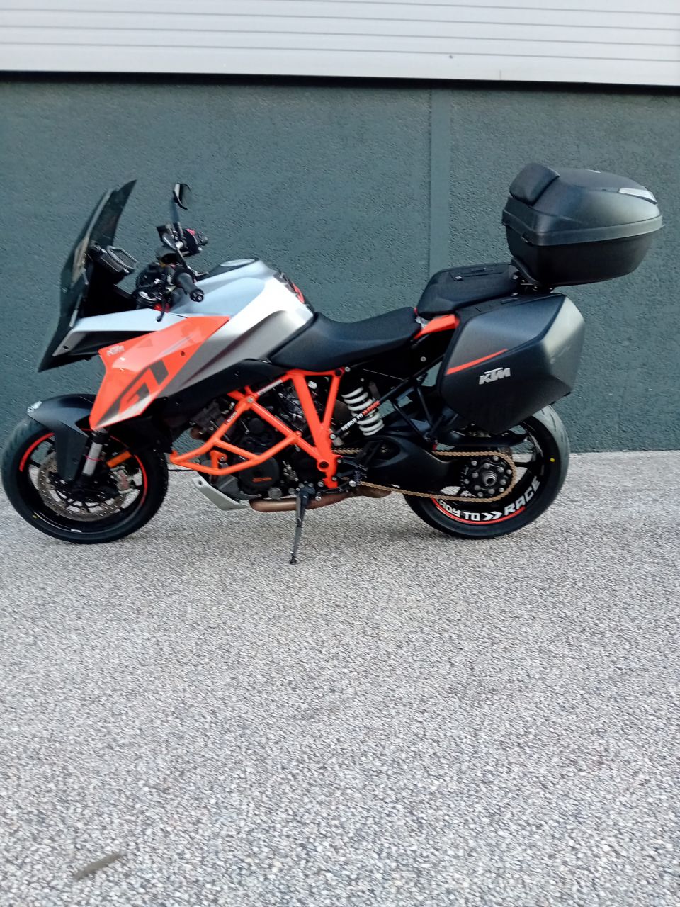 KTM 1290 SUPER DUKE GT 4