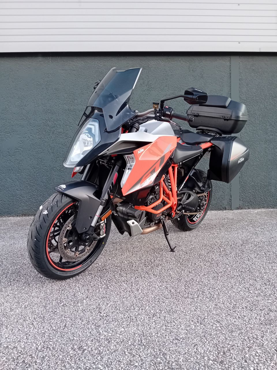 KTM 1290 SUPER DUKE GT 4