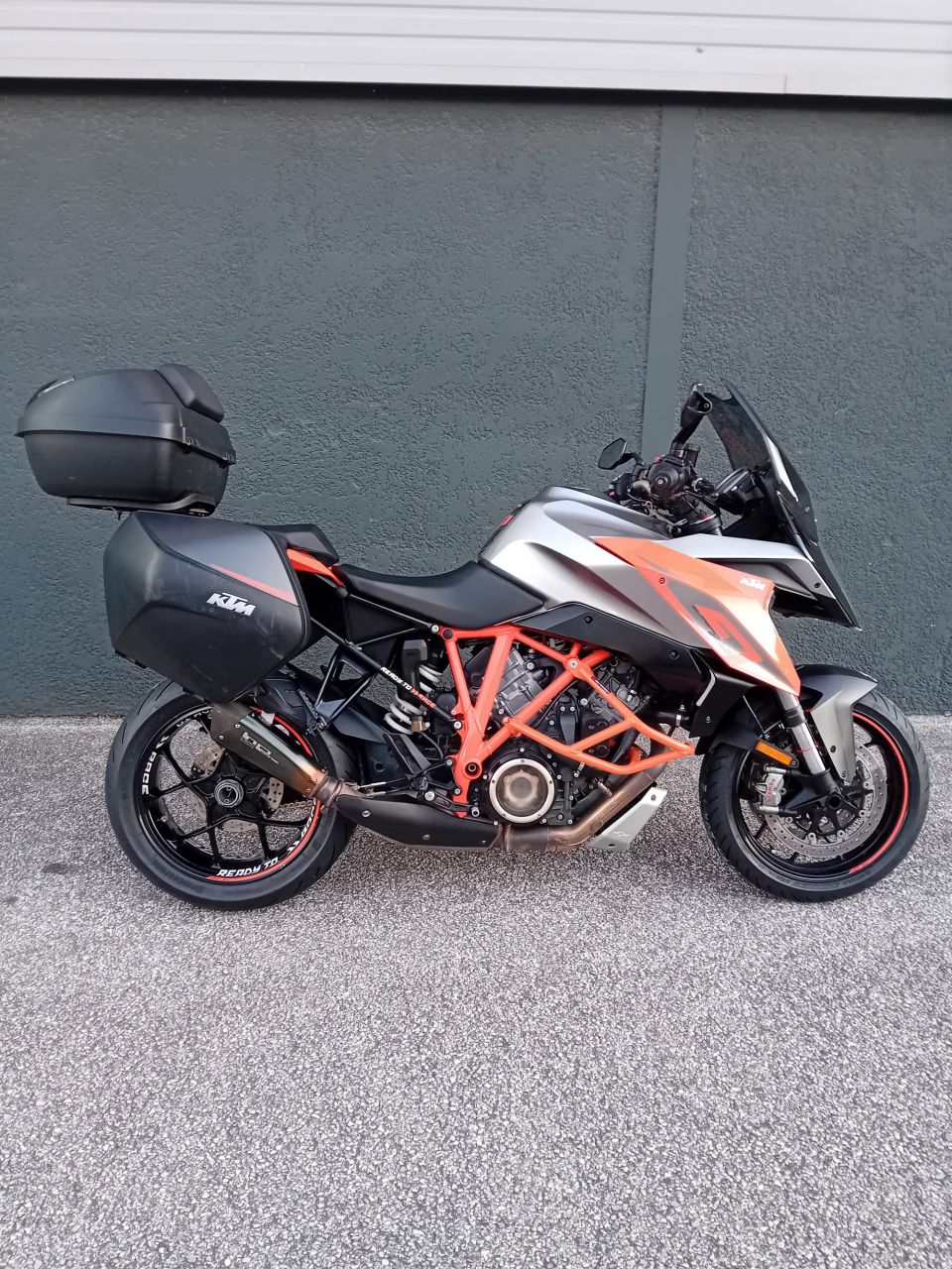 KTM 1290 SUPER DUKE GT 4