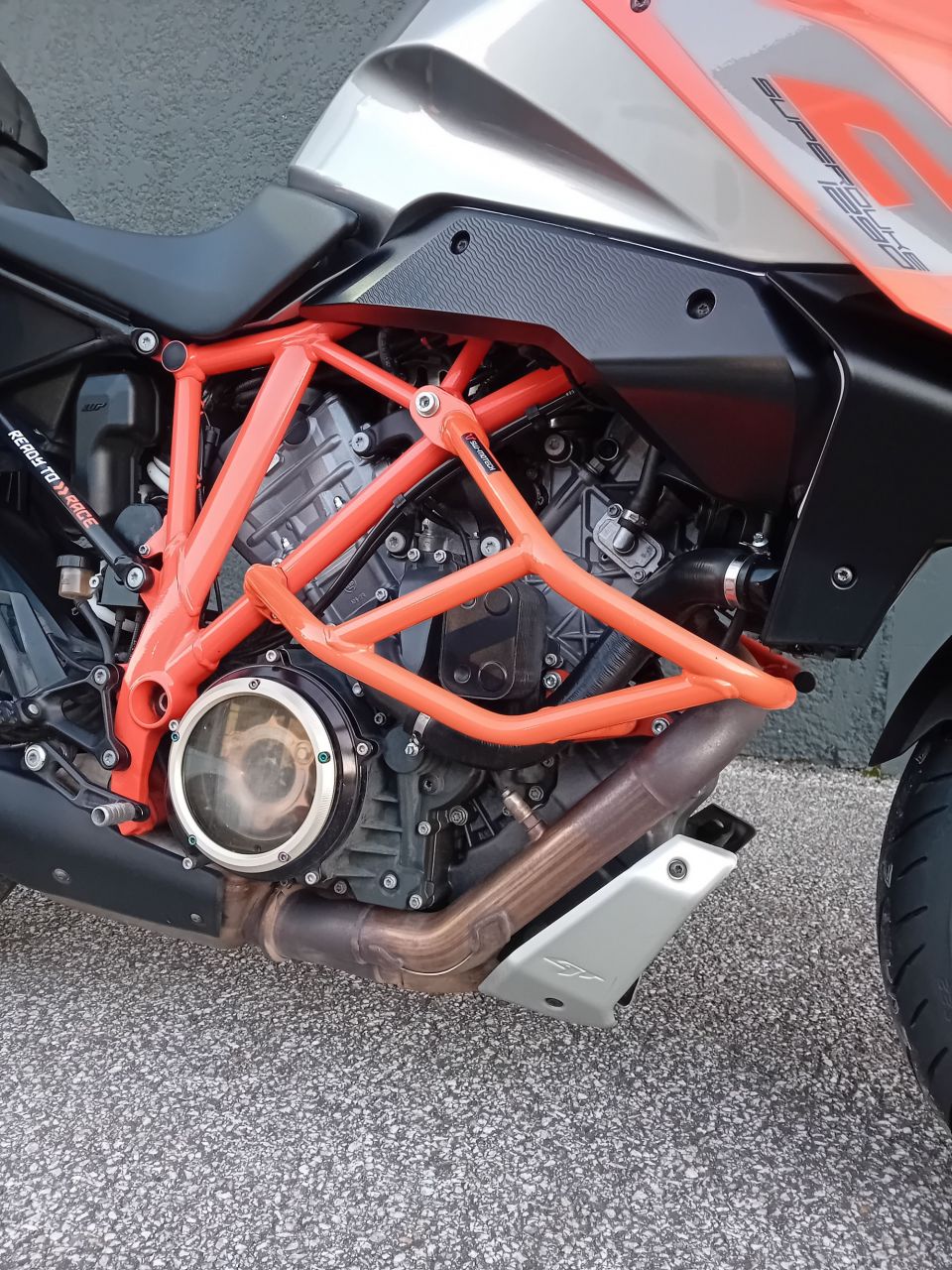KTM 1290 SUPER DUKE GT 4