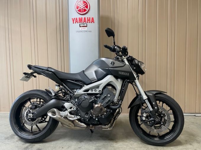 YAMAHA MT-09 4
