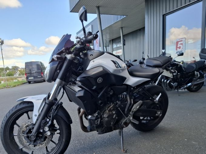 YAMAHA MT-07 (47.5CV) 4