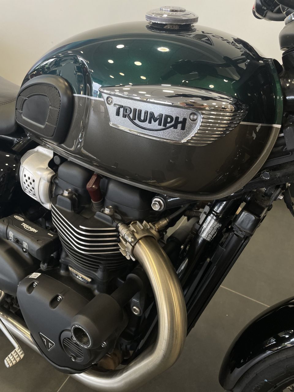 TRIUMPH BONNEVILLE T100 900 4