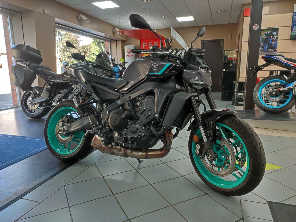 YAMAHA MT-09  Y-AMT 4