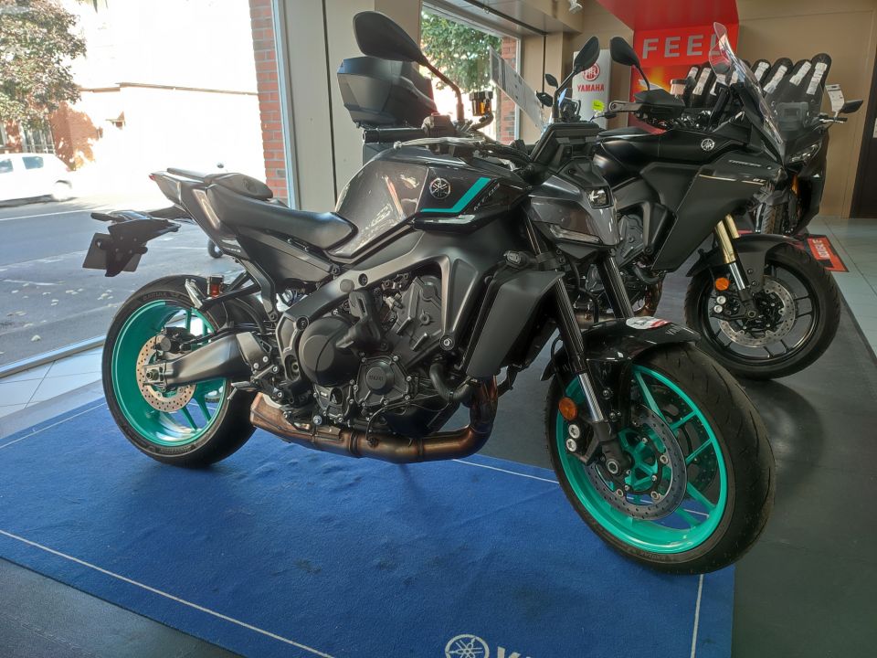 YAMAHA MT-09  Y-AMT 4