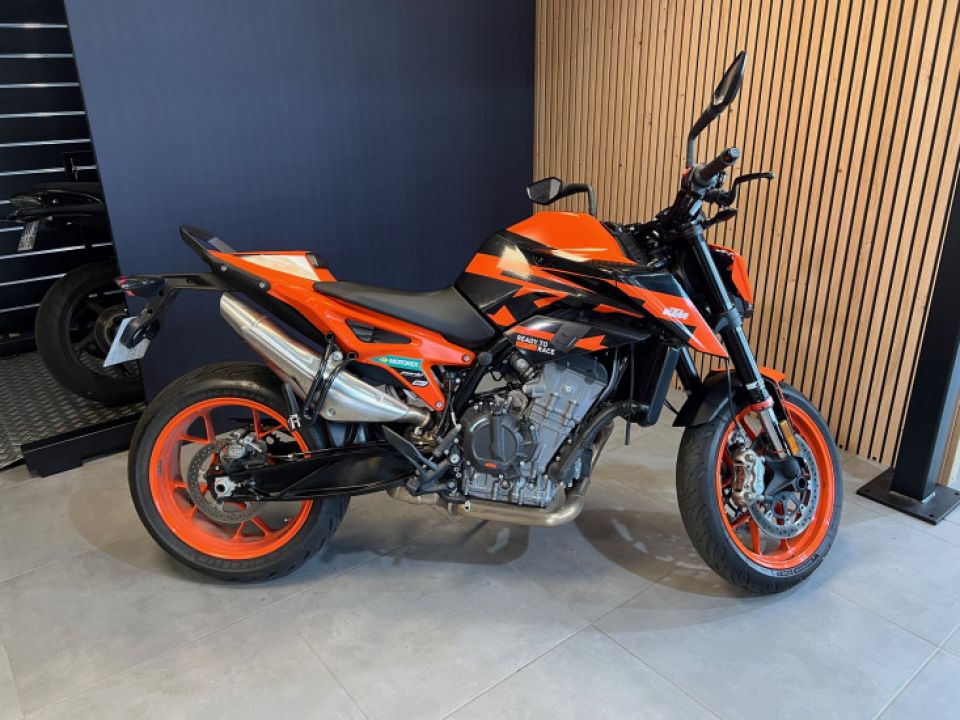 KTM 890 DUKE 4