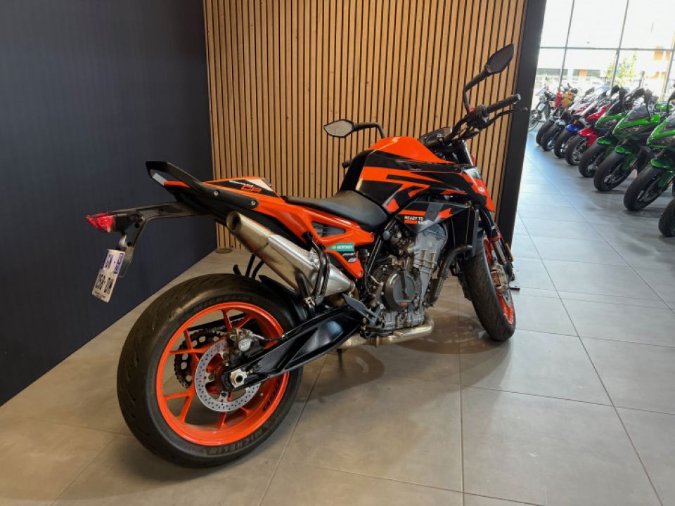 KTM 890 DUKE 4