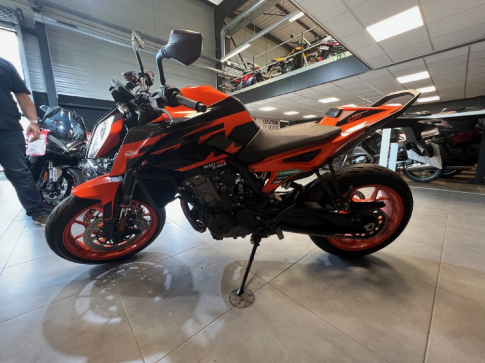 KTM 890 DUKE 4