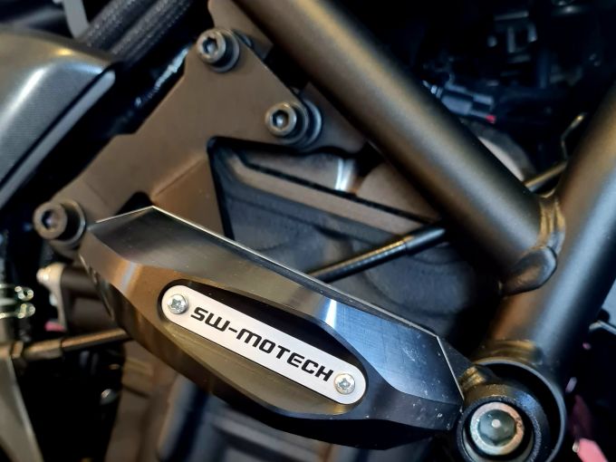 YAMAHA MT-07 4