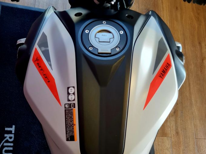 YAMAHA MT-07 4
