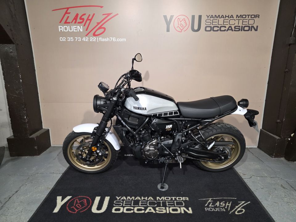 YAMAHA XSR 700 LEGACY 4