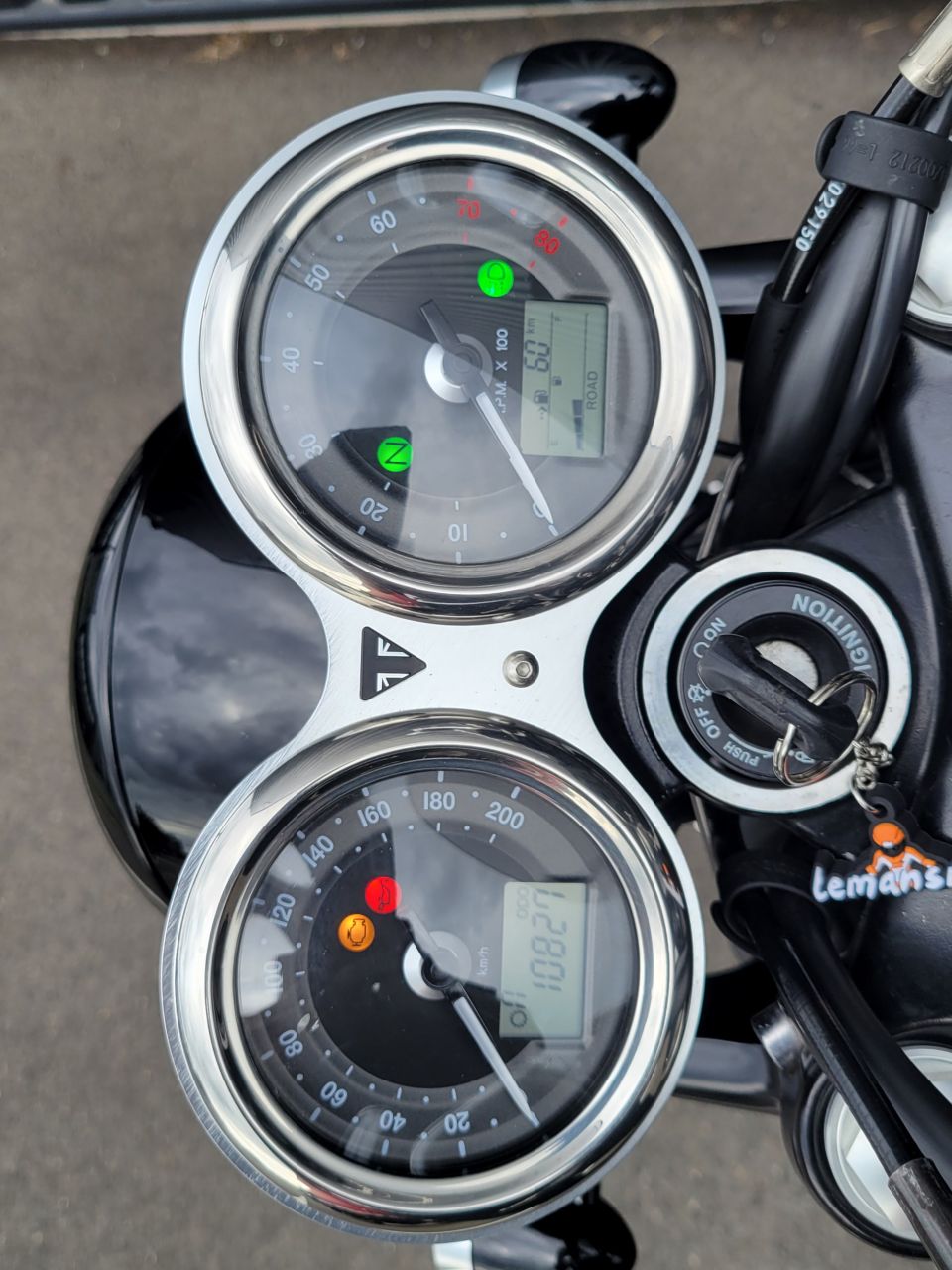 TRIUMPH Bonneville T120 Black 4