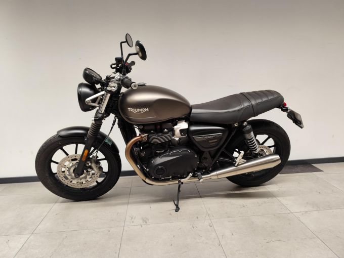 TRIUMPH SPEED TWIN 900 4