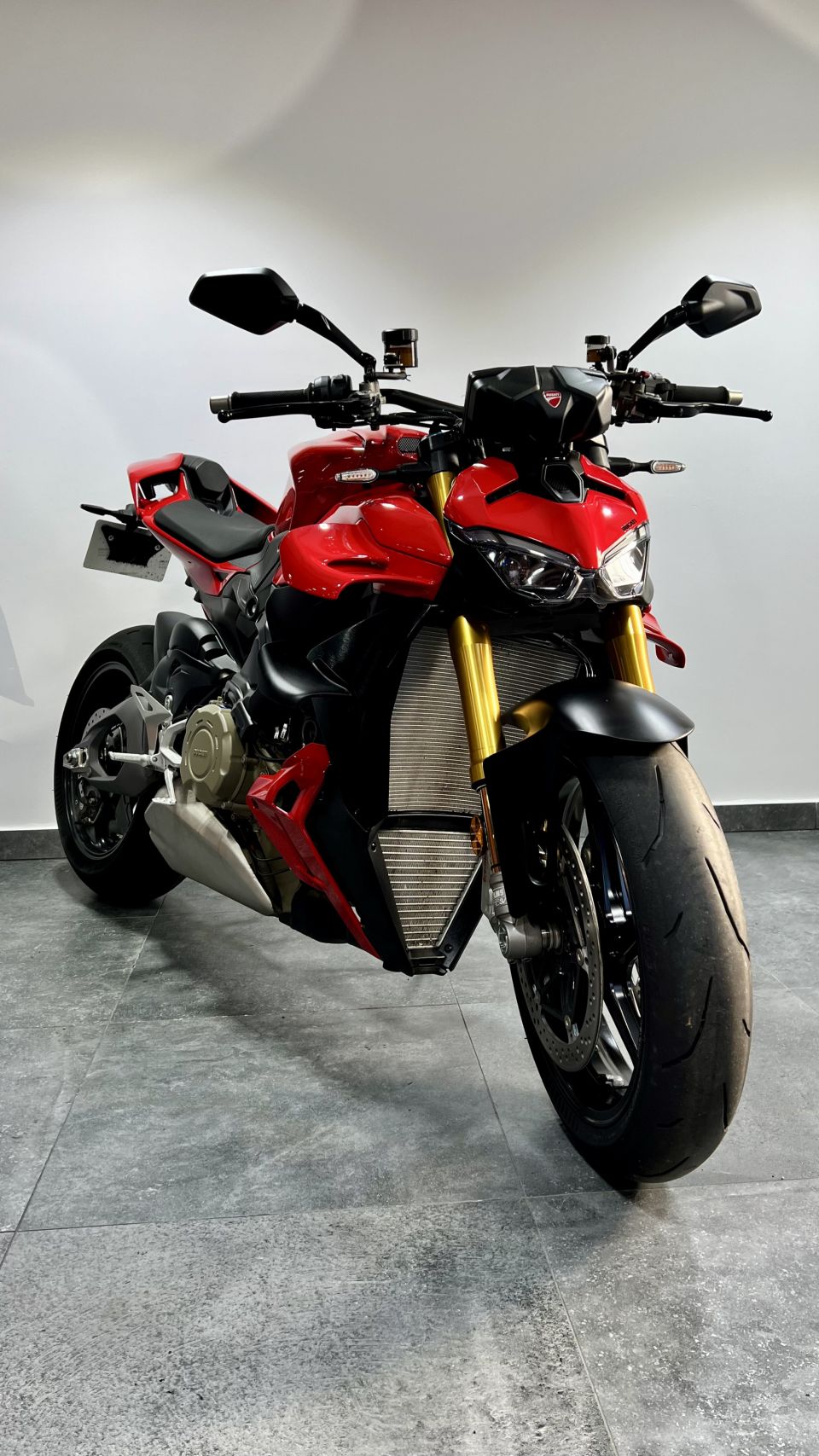 DUCATI STREETFIGHTER V4S 4