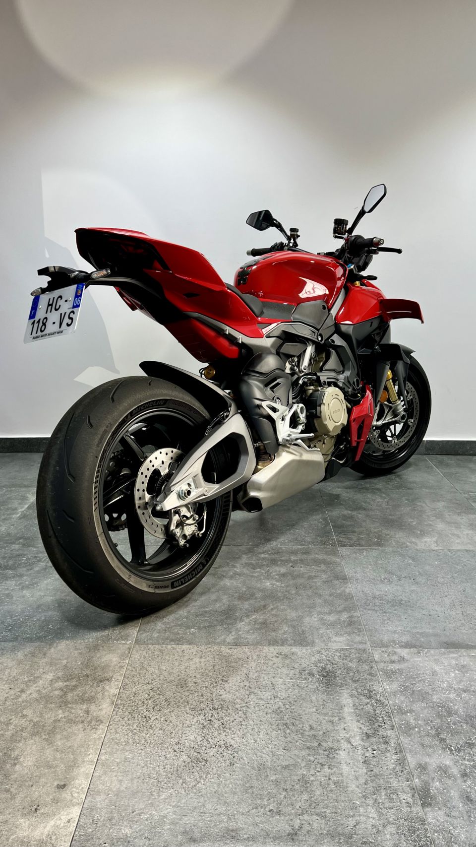 DUCATI STREETFIGHTER V4S 4