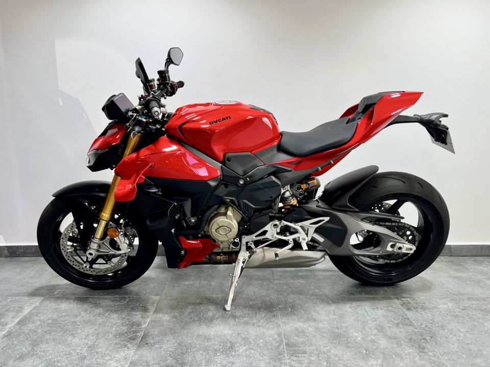 DUCATI STREETFIGHTER V4S 4