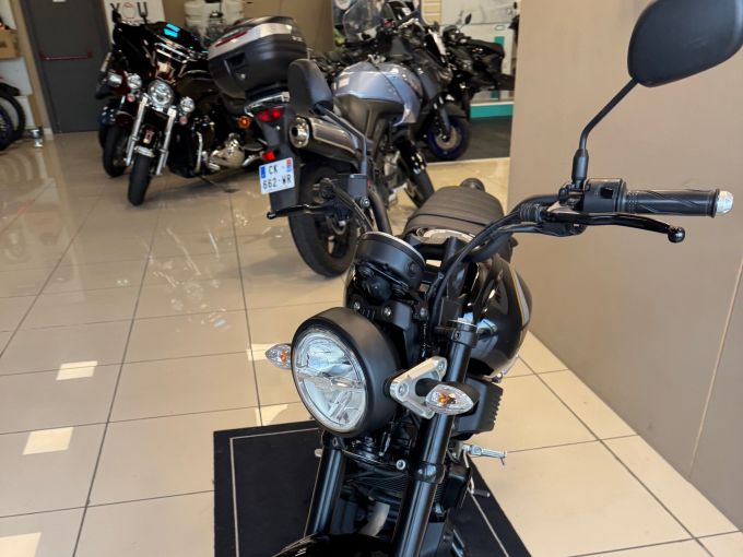 YAMAHA XSR 125 Legacy 4