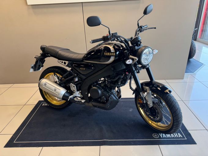 YAMAHA XSR 125 Legacy 4