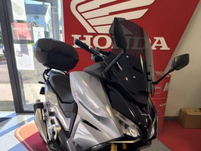 HONDA FORZA 750 4