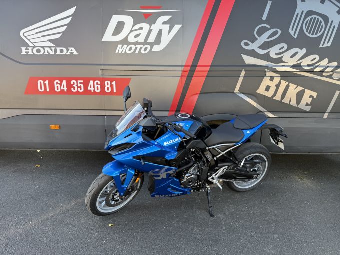 SUZUKI GSX-8R 4