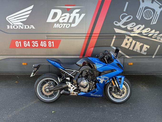 SUZUKI GSX-8R 4