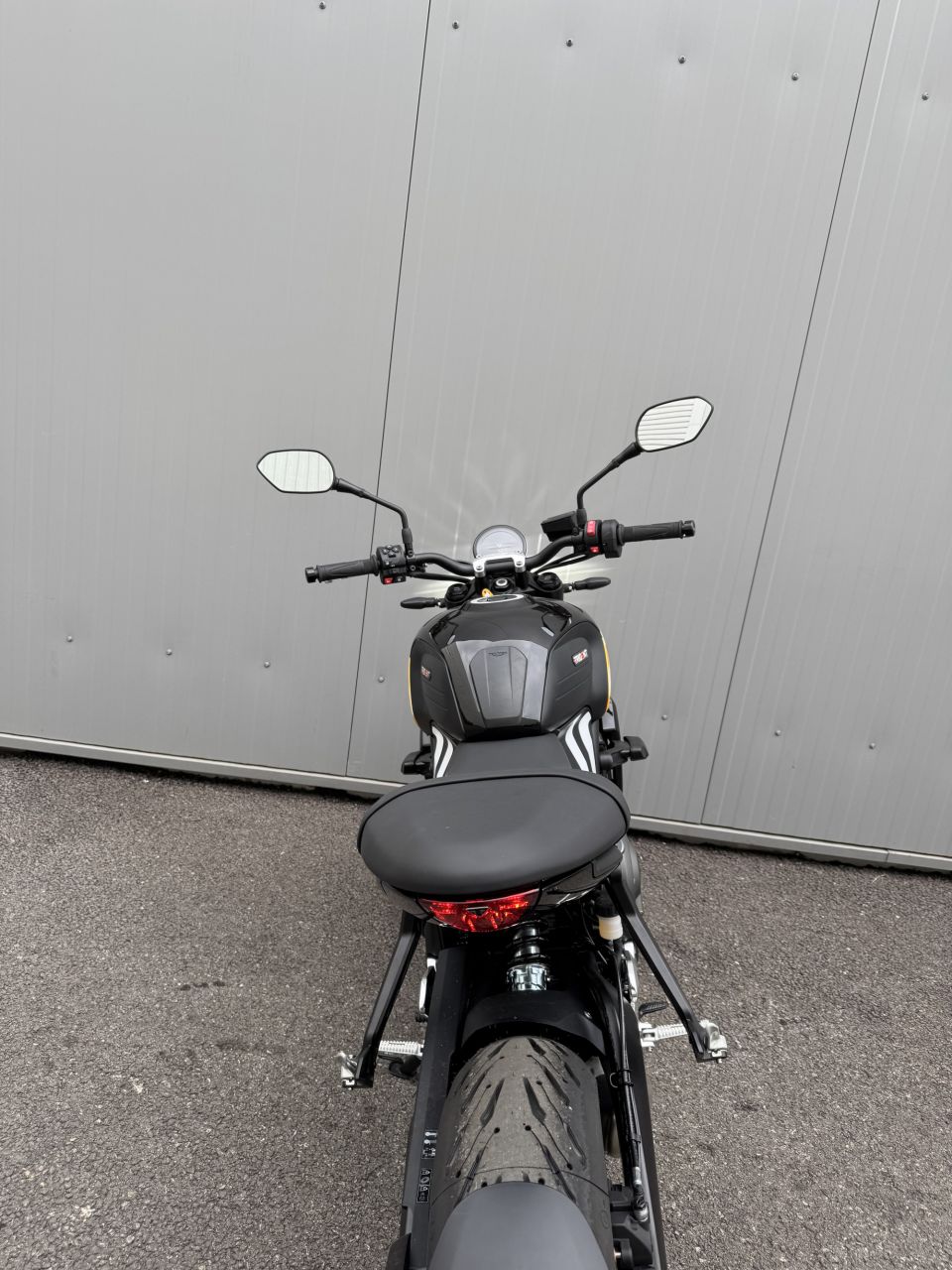 TRIUMPH TRIDENT 660 4