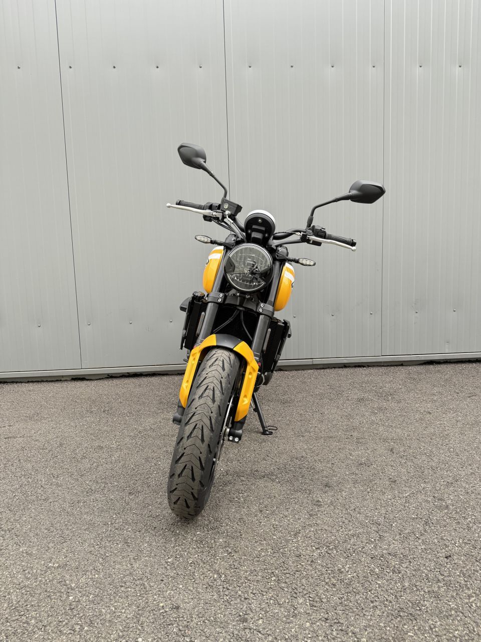 TRIUMPH TRIDENT 660 4